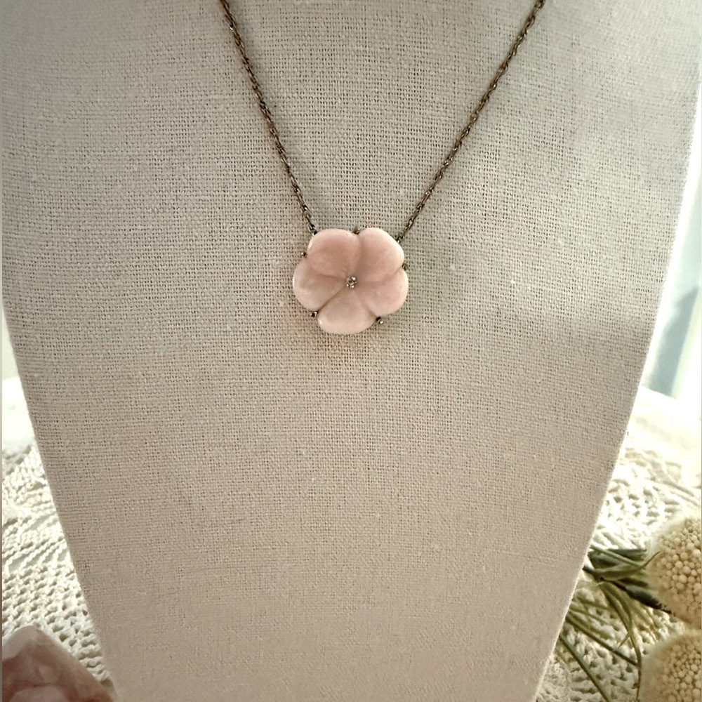 Vintage Avon Flower Blossom Necklace 🪷